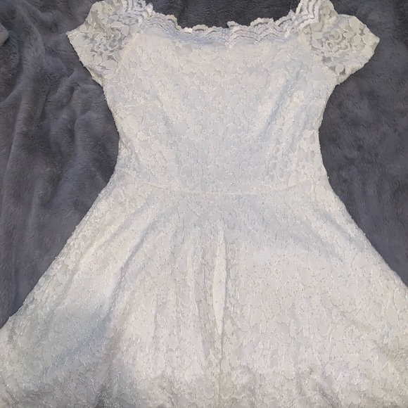 White Lace Windsor Dress - Picture 8 of 8